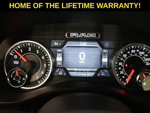 Used 2019 RAM 1500 Laramie w/ Sport Appearance Package AWD/4WD image 17