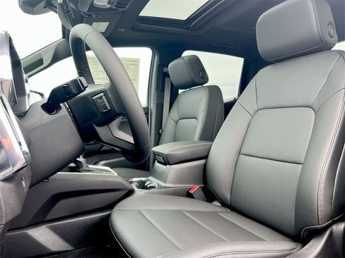 New 2025 GMC Canyon Elevation w/ Convenience Package image 17