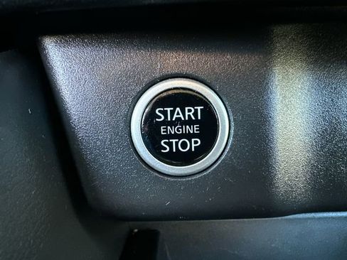 Used 2023 Nissan Rogue SV image 39