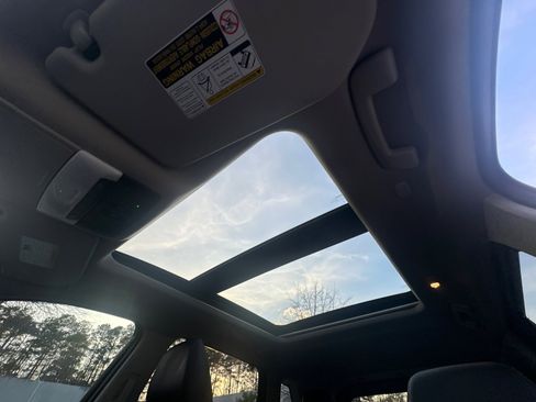 Certified 2022 Nissan Rogue Platinum w/ Head-Up Display Package image 32