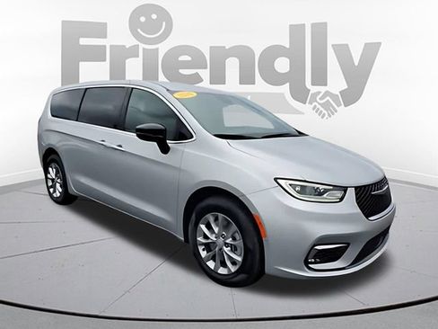 New 2026 Chrysler Pacifica Select AWD/4WD image 7