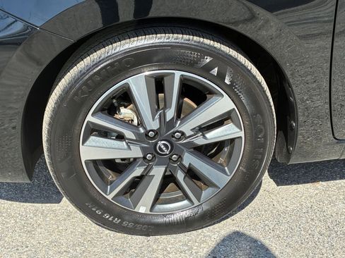 Used 2025 Nissan Versa SV FWD image 24