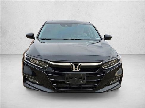 Used 2018 Honda Accord Touring image 2