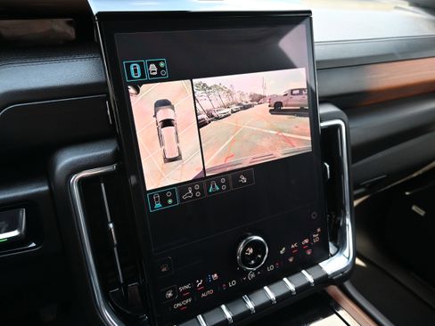 Used 2025 GMC Yukon Denali image 15