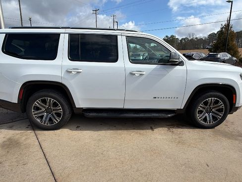 Used 2025 Jeep Wagoneer 4WD w/ Premium Group I image 7