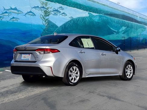 Used 2025 Toyota Corolla LE FWD image 4