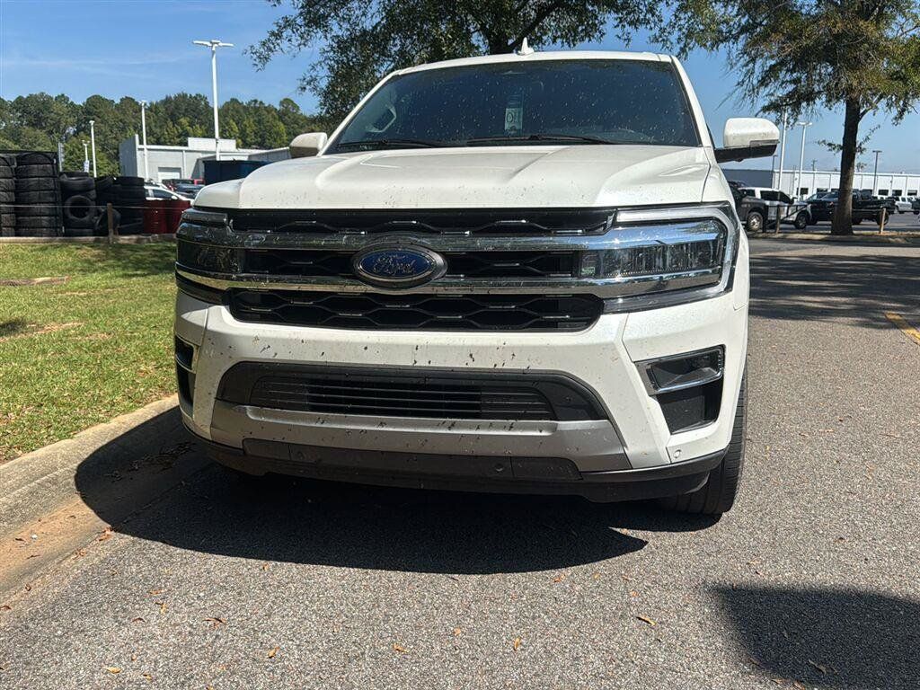 Used 2024 Ford Expedition Limited RWD image 2
