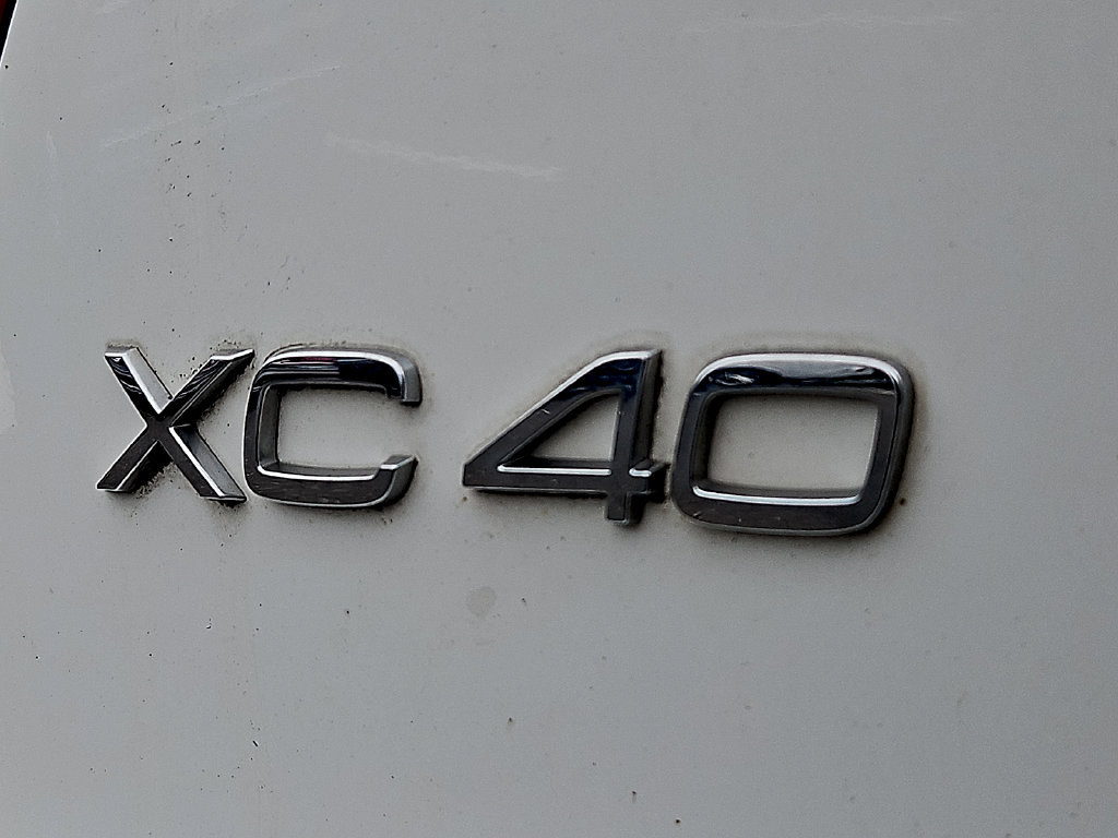 Used 2020 Volvo XC40 T5 Momentum AWD/4WD image 31
