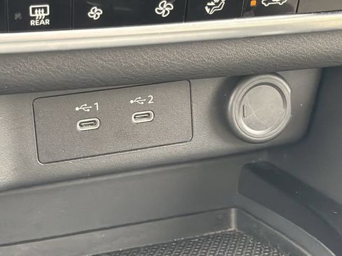 Used 2025 Nissan Rogue SV FWD image 13