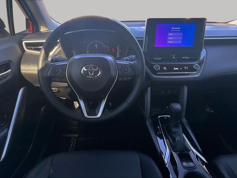 Used 2025 Toyota Corolla Cross XLE w/ Convenience Package FWD image 5