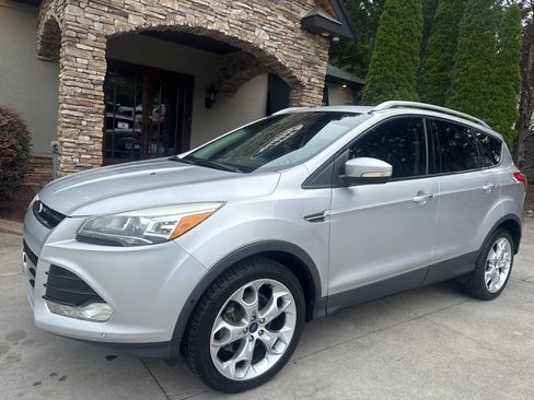 Used 2014 Ford Escape Titanium w/ Equipment Group 401A AWD/4WD image 2