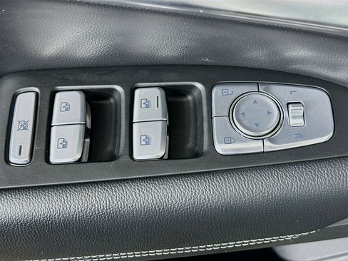 Used 2025 Genesis G70 2.5T AWD/4WD image 15