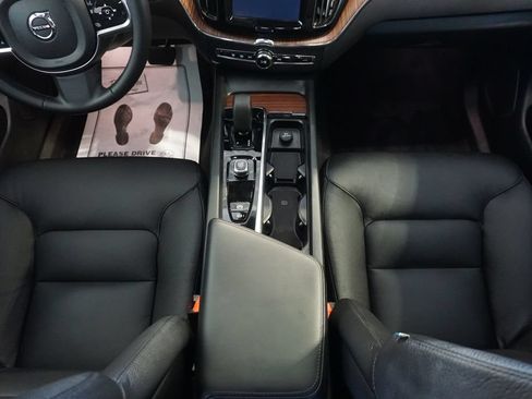 Used 2024 Volvo XC60 B5 Plus AWD/4WD image 32