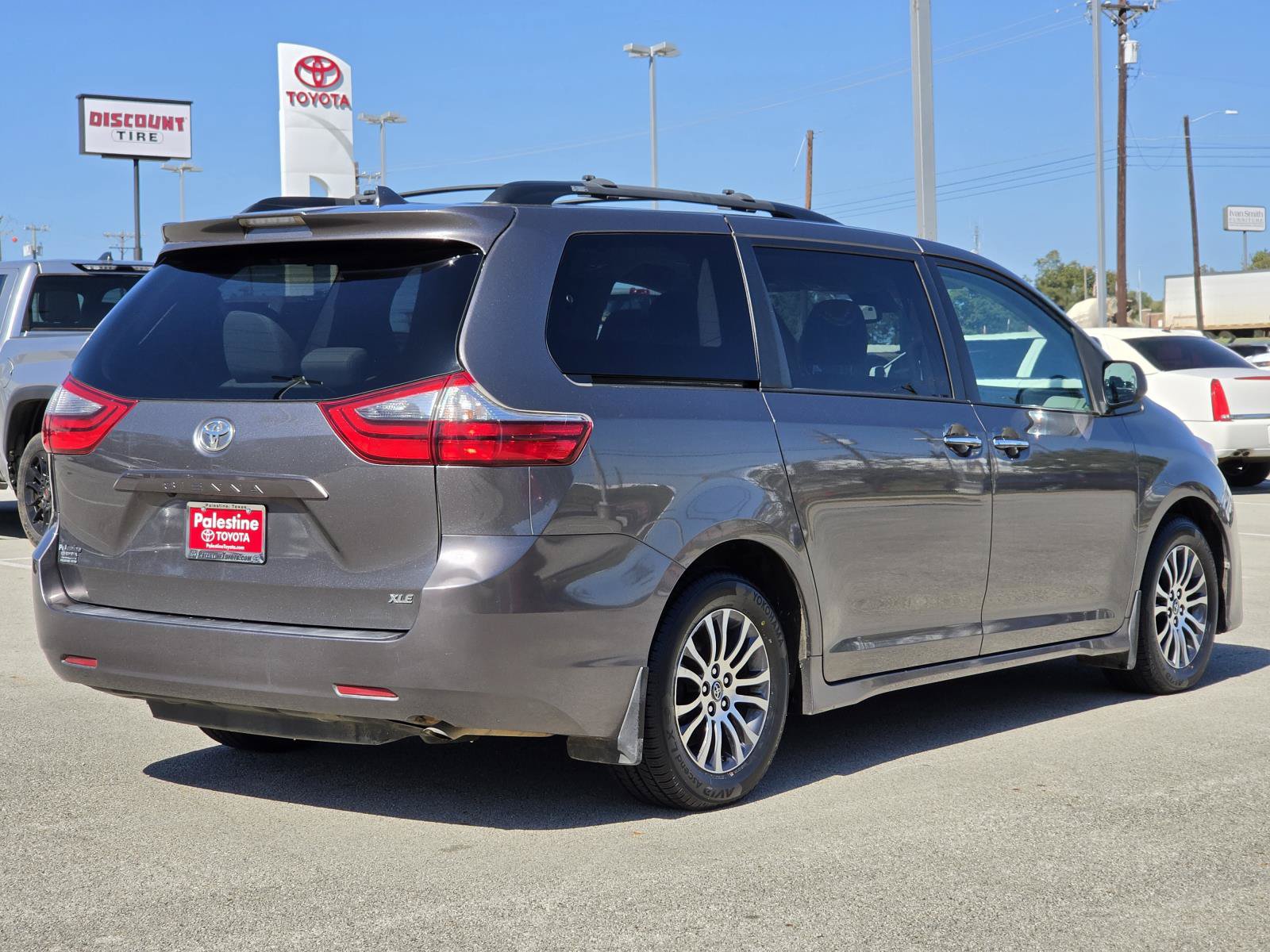 Used 2020 Toyota Sienna XLE FWD image 5