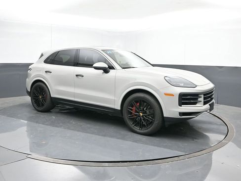 Used 2024 Porsche Cayenne S image 7
