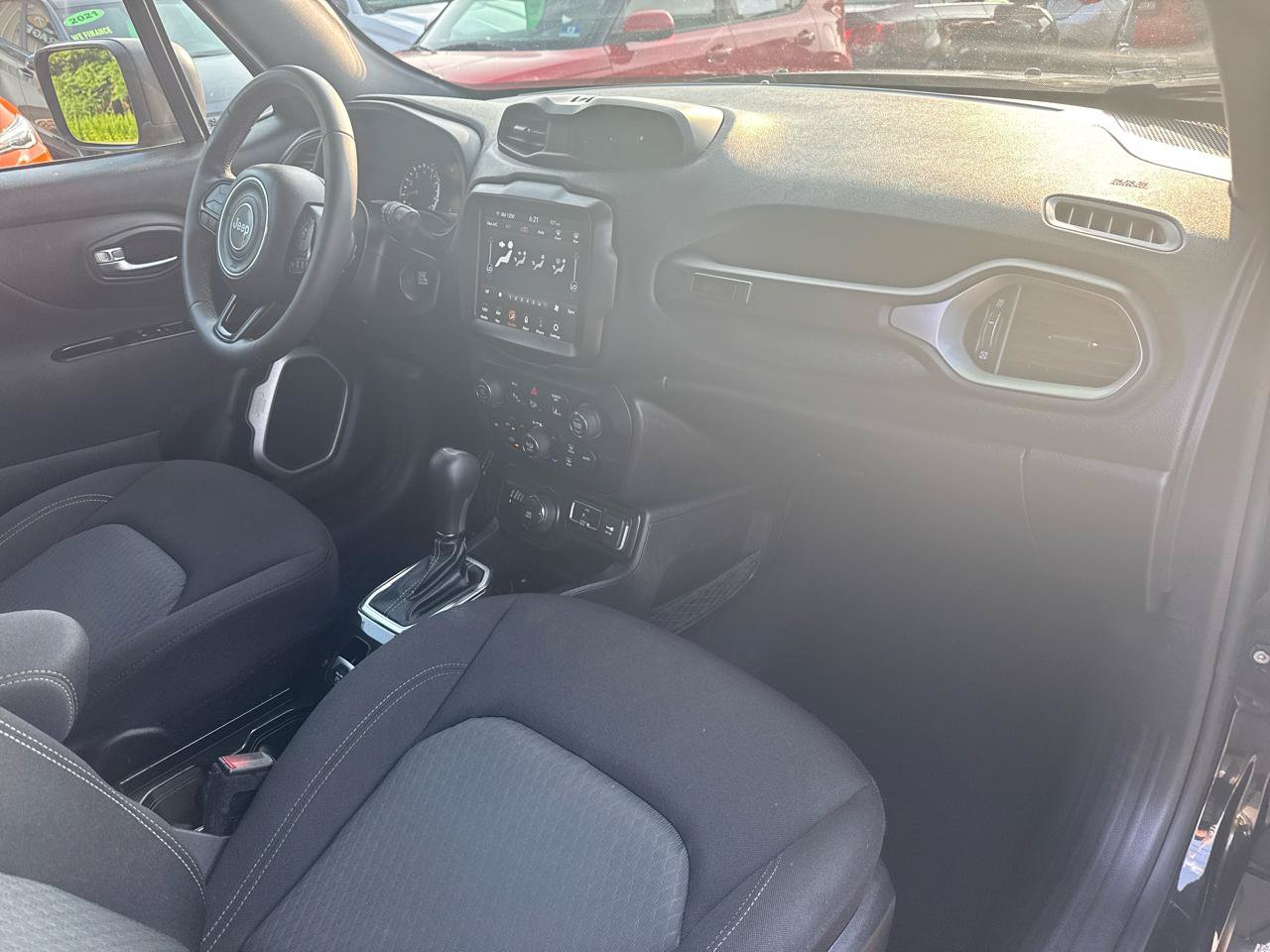 Used 2021 Jeep Renegade Latitude w/ Luxury Group II AWD/4WD image 12