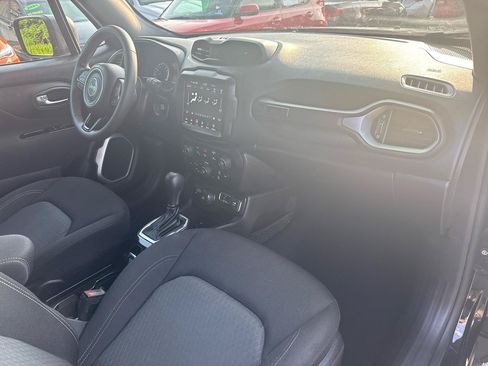 Used 2021 Jeep Renegade Latitude w/ Luxury Group II AWD/4WD image 12