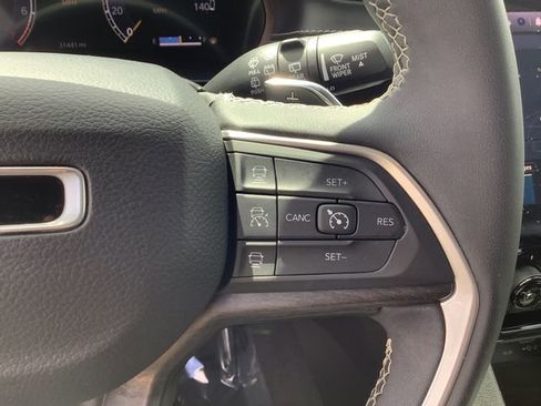 Used 2024 Jeep Grand Cherokee Limited RWD image 12
