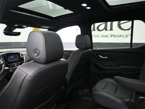 Used 2023 Chevrolet Traverse LT w/ LT Premium Package image 24
