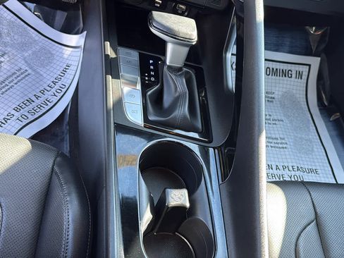 Used 2023 Hyundai Elantra Limited image 22