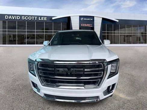Used 2022 GMC Yukon XL SLT w/ SLT Luxury Package AWD/4WD image 3