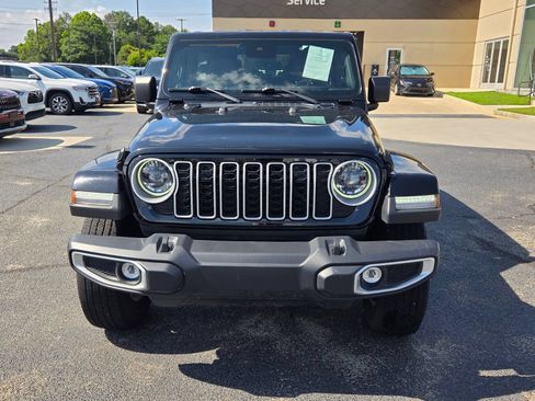 Used 2025 Jeep Wrangler Unlimited Sahara AWD/4WD image 2