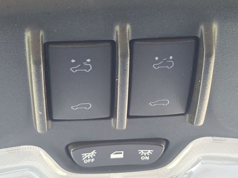 Used 2025 Chevrolet Colorado ZR2 w/ Technology Package image 21