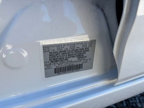 Used 2025 Nissan Versa SV image 29