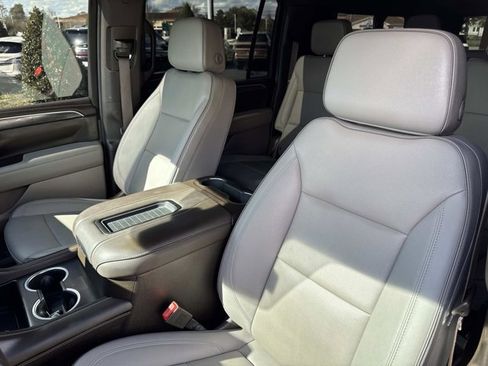 Used 2024 GMC Yukon XL SLT image 15