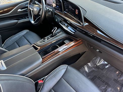 Used 2023 Cadillac Escalade ESV Premium Luxury w/ LPO, Radiant Package AWD/4WD image 16