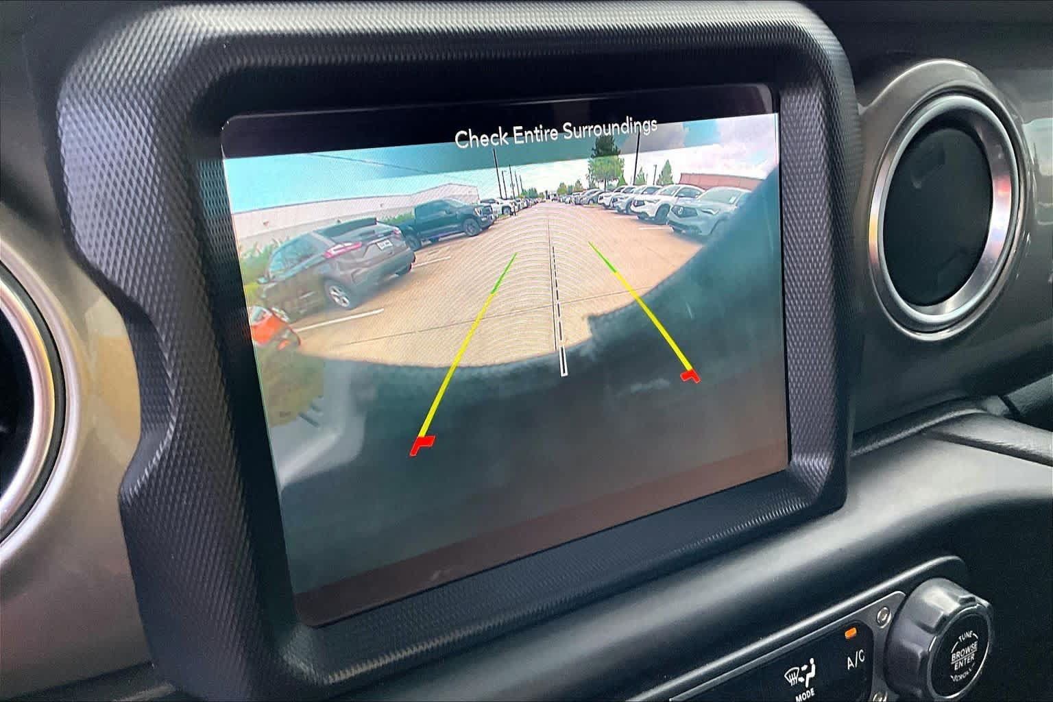 Used 2020 Jeep Wrangler Unlimited Sahara AWD/4WD image 27