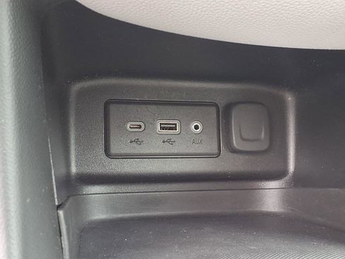 Used 2021 Chevrolet Equinox LS w/ LS Convenience Package image 8