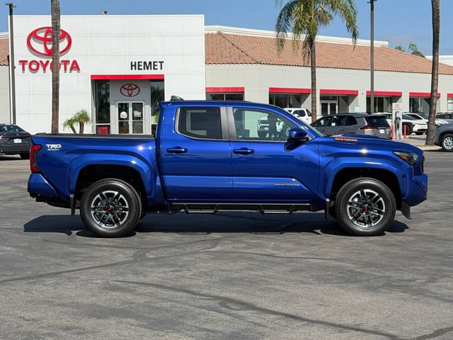 Used 2025 Toyota Tacoma TRD Sport AWD/4WD image 4