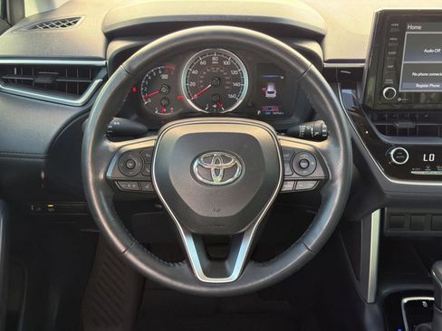 Used 2022 Toyota Corolla Cross LE w/ Moonroof Package FWD image 11