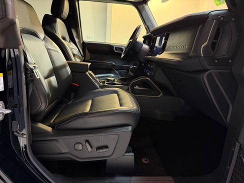 Used 2025 Ford Bronco Badlands image 52