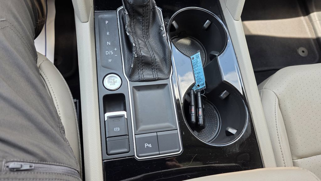Used 2018 Volkswagen Atlas SEL FWD image 24