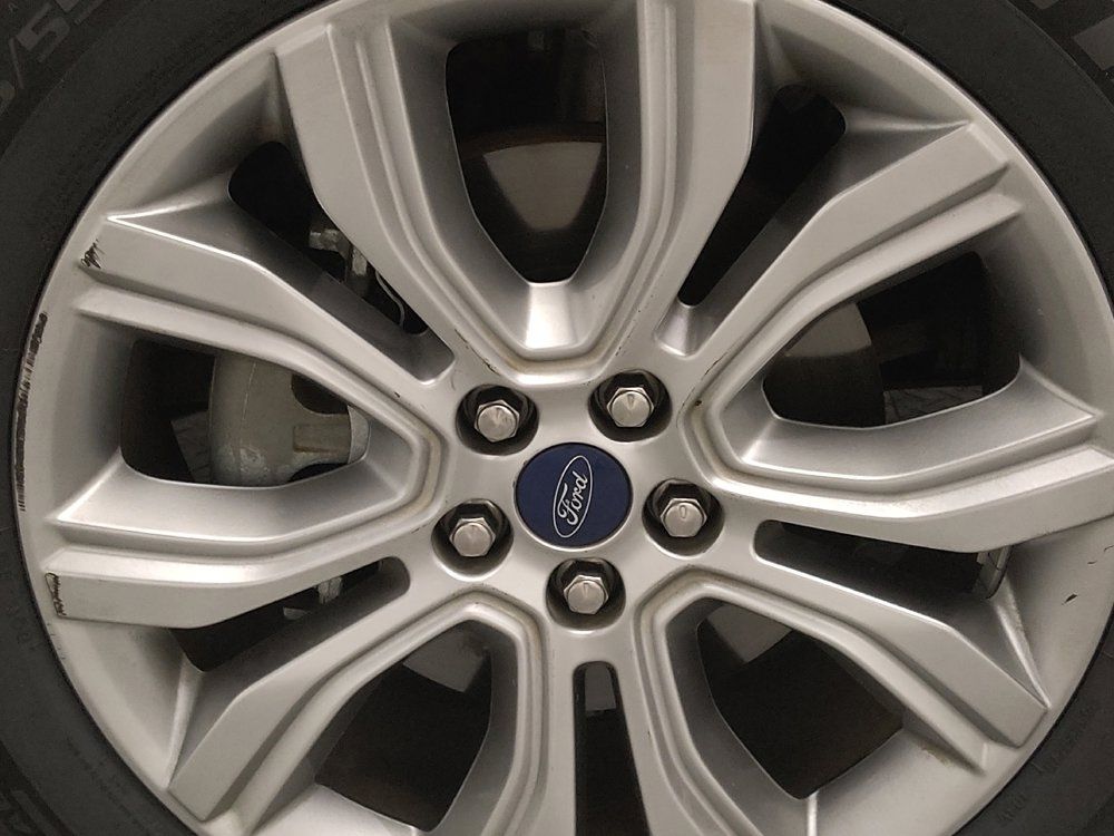Used 2019 Ford Edge Titanium FWD image 31
