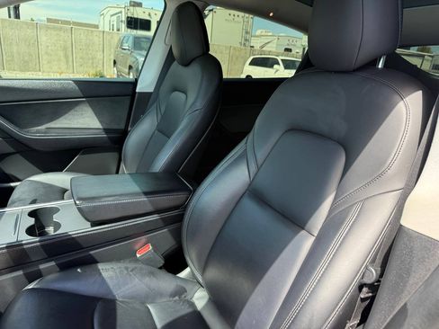 Used 2021 Tesla Model Y Long Range AWD/4WD image 20