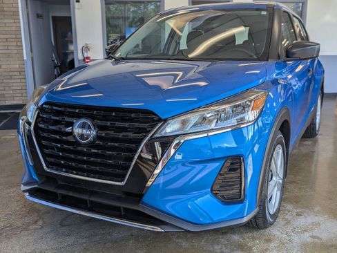 Used 2024 Nissan Kicks S FWD image 2