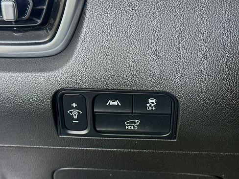 Used 2023 Kia Sorento SX image 17