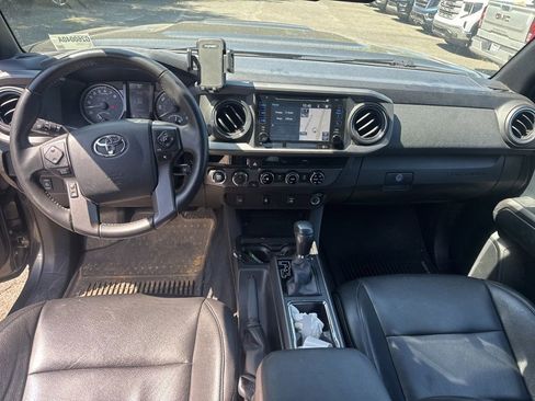 Used 2016 Toyota Tacoma TRD Sport w/ Towing Package AWD/4WD image 14