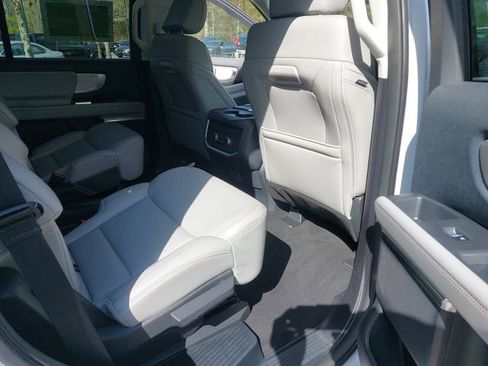 Certified 2025 Ford Expedition Active AWD/4WD image 11