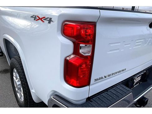 Used 2024 Chevrolet Silverado 3500 LT w/ Convenience Package image 24