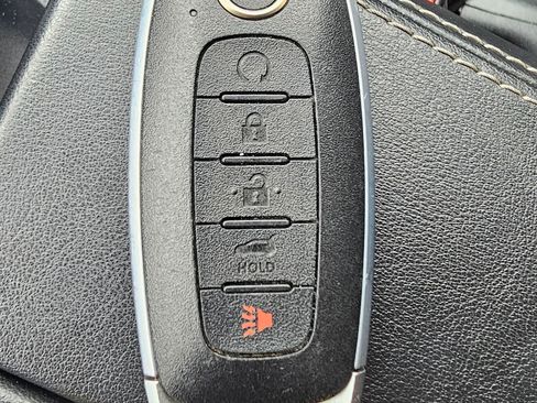 Used 2025 Nissan Rogue SV image 32