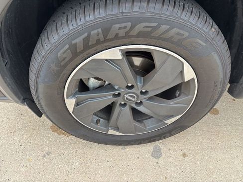 Used 2024 Nissan Rogue SV AWD/4WD image 9