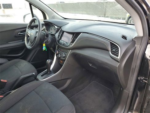 Certified 2020 Chevrolet Trax LS image 25