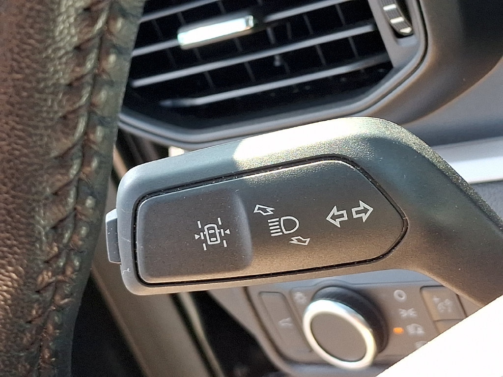 Used 2024 Ford Explorer XLT AWD/4WD image 26