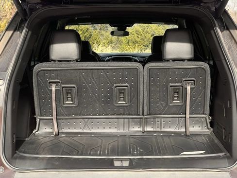 Used 2023 Chevrolet Traverse LT image 27