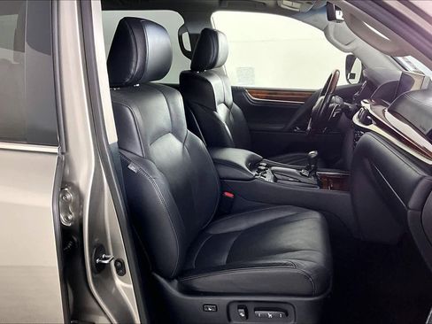 Used 2021 Lexus LX 570 4WD w/ 3rd Row & Luxury Pkg image 8