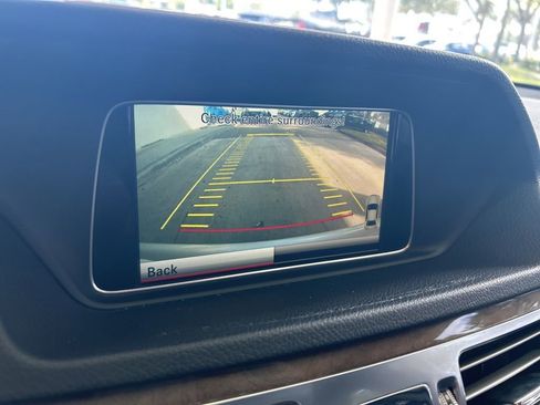 Used 2014 Mercedes-Benz E 550 4MATIC Sedan image 9